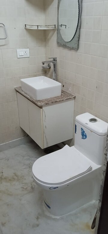Master Bedroom in 3.5 BHK Independent House at RWA Apartments Sector 50, Sector 50 – for Rent