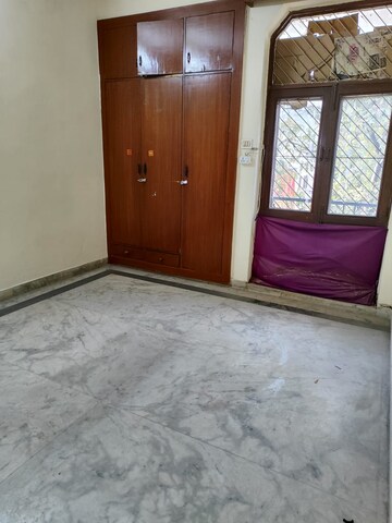 Room in 3.5 BHK Independent House at RWA Apartments Sector 50, Sector 50 – for Rent