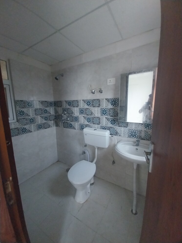 Bathroom, signature-global-golf-greens 3 Bedroom 728 Sq.Ft. Apartment In Sector 79 Gurgaon 9067495