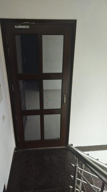 Room in 3 BHK Builder Floor at Ardee City, Sector 52 – for Rent