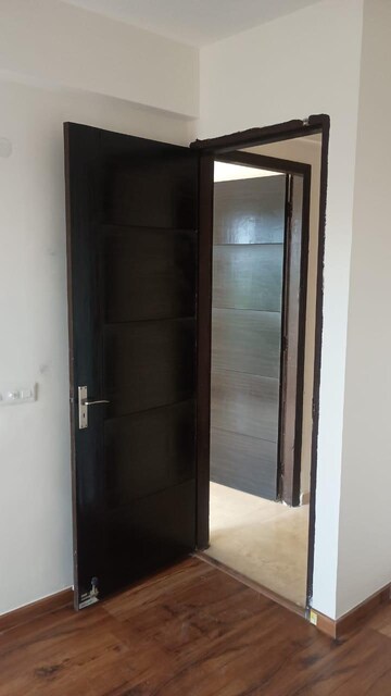 Building Lobby in 3 BHK Builder Floor at Signature Global Park, Sohna Sector 36 – for Sale