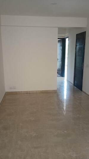 Building Lobby in 3 BHK Builder Floor at Signature Global Park, Sohna Sector 36 – for Sale