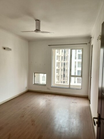 Room in 2 BHK Apartment at Pioneer Park Phase 1, Sector 61 – for Rent