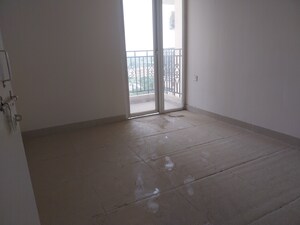 Room in 3 BHK Apartment at Signature Global Golf Greens, Sector 79 – for Sale