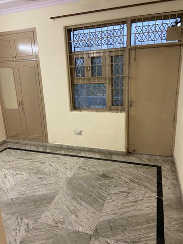 Room in 2 BHK Builder Floor at Sector 37 – for Rent