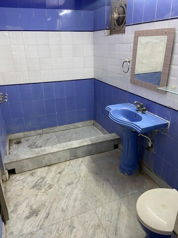Attached Bathroom in 2 BHK Builder Floor at Sector 37 – for Rent