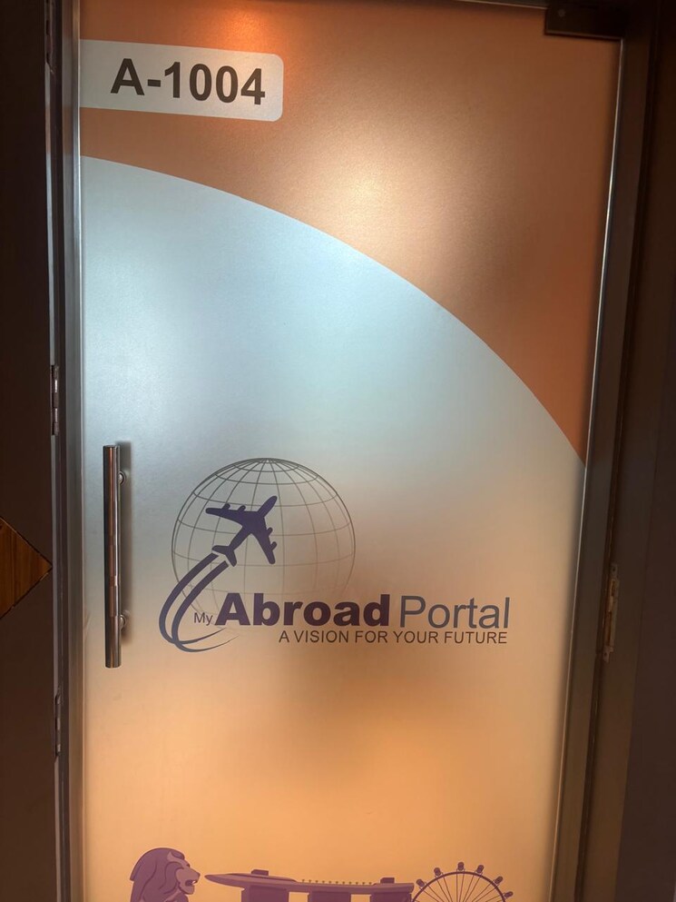 Team Area, sun-westbank Commercial Office Space 800 Sq.Ft. In Navrangpura Ahmedabad 9067571