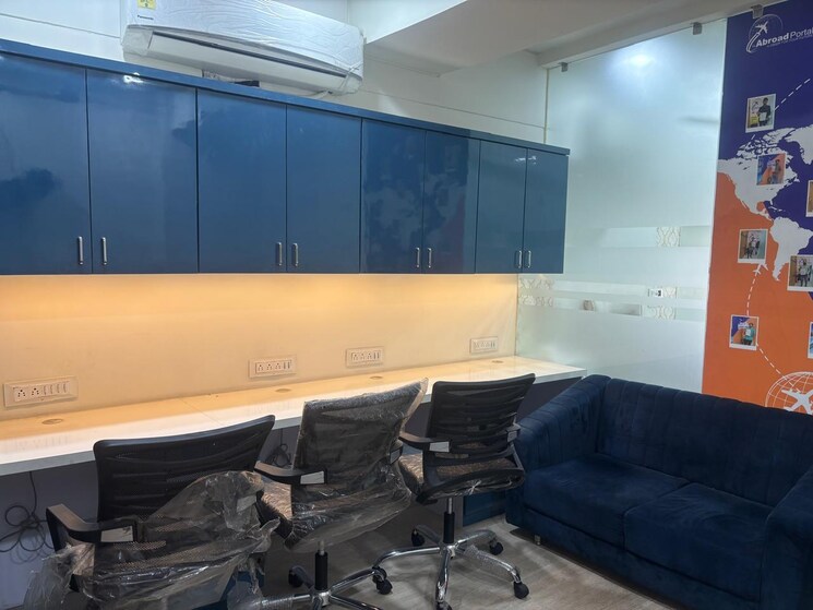 Team Area, sun-westbank Commercial Office Space 800 Sq.Ft. In Navrangpura Ahmedabad 9067571