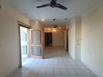 Room in 1 BHK Apartment at DDA Rosewood Apartments, Vasant Kunj – for Rent