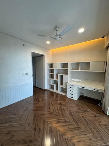 Room in 5 BHK Apartment at Lodha The World Towers World One Tier 2, Worli – for Rent