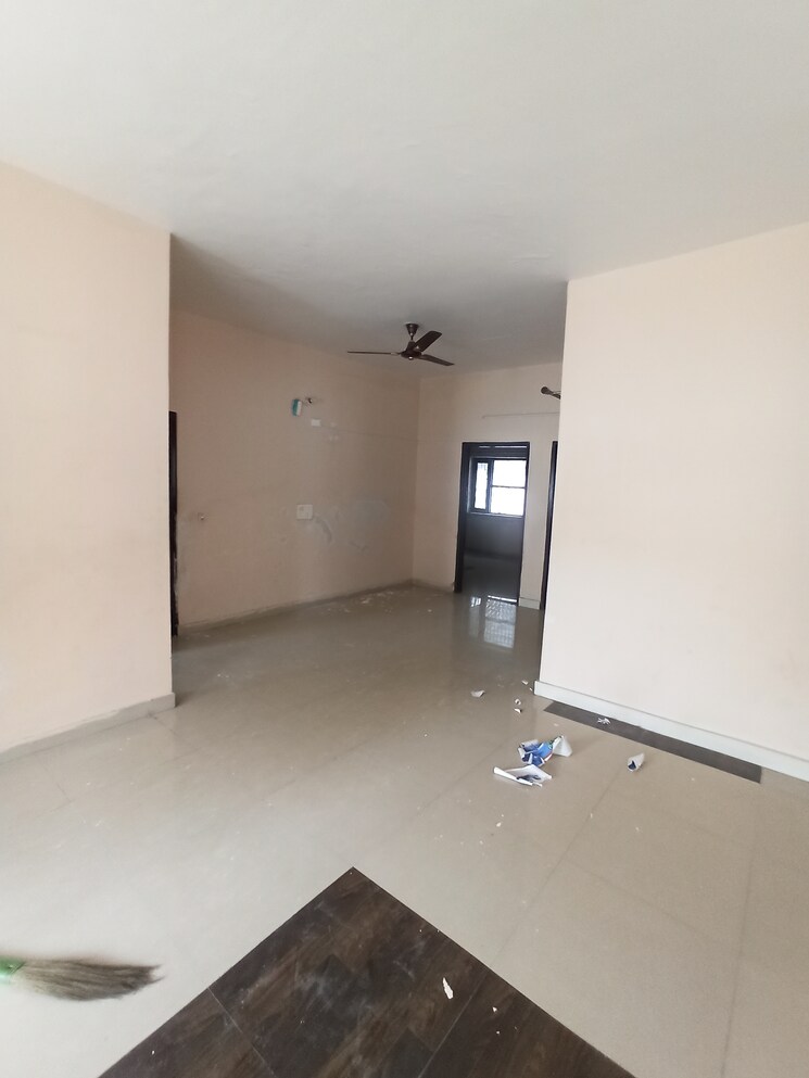 Room, sector 122 3 Bedroom 300 Sq.Yd. Independent House In Sector 122 Noida 9067660