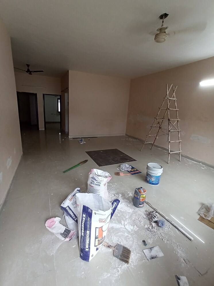 Room, sector 122 3 Bedroom 300 Sq.Yd. Independent House In Sector 122 Noida 9067660