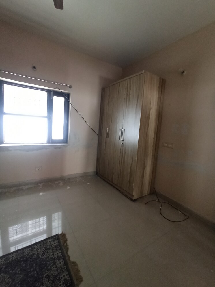 undefined, sector 122 3 Bedroom 300 Sq.Yd. Independent House In Sector 122 Noida 9067660