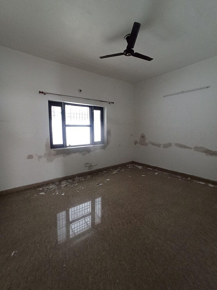 undefined, sector 122 3 Bedroom 300 Sq.Yd. Independent House In Sector 122 Noida 9067660