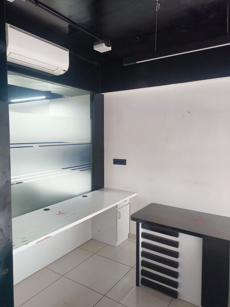 Team Area, sun-westbank Commercial Office Space 810 Sq.Ft. In Navrangpura Ahmedabad 9067619