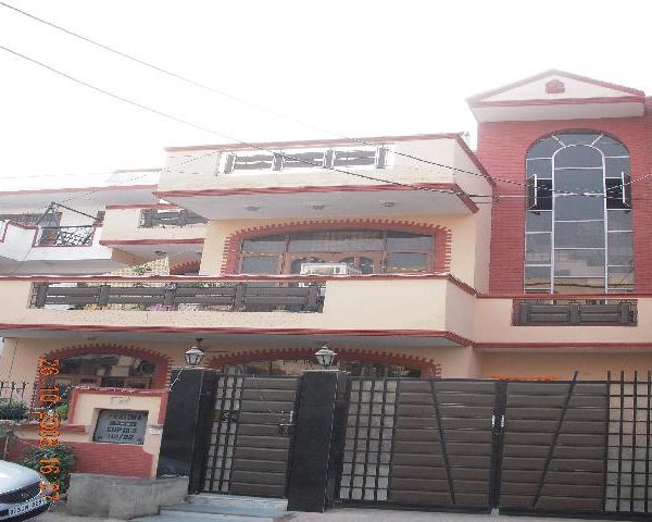 2 BHK + Pooja Room Independent House For Rent in Sector 14