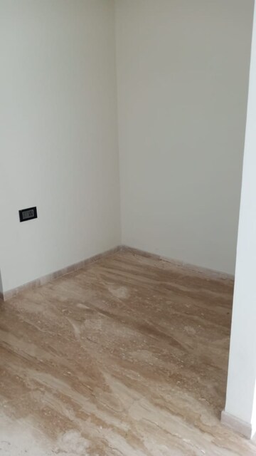 Room in 4 BHK Apartment at Ajmera Treon, Bhakti Park – for Rent