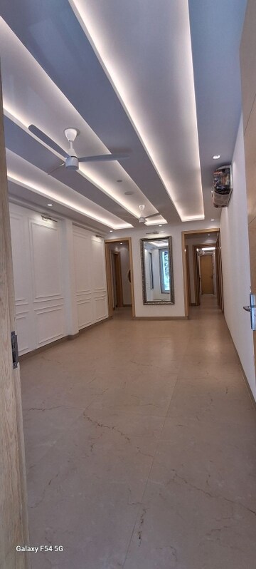 Room in 4 BHK Apartment at DDA Rosewood Apartments, Vasant Kunj – for Rent