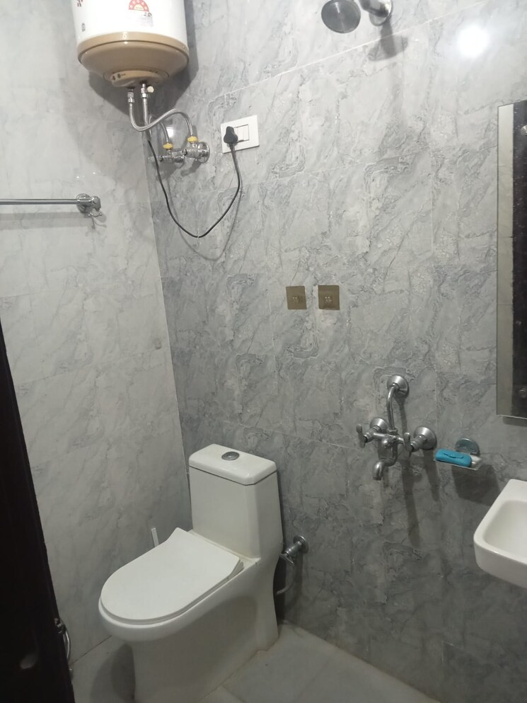 Bathroom, sector 40 2 Bedroom 1359 Sq.Ft. Builder Floor In Sector 40 Gurgaon 9067716