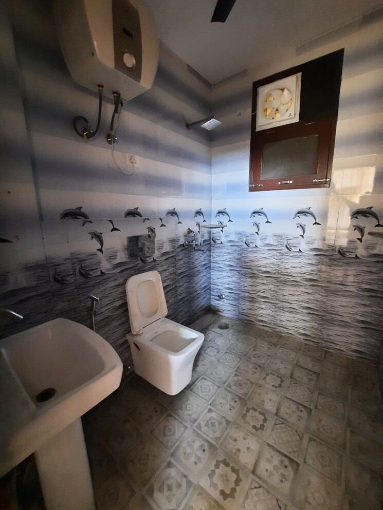 Attached Bathroom, sector 40 2 Bedroom 1359 Sq.Ft. Builder Floor In Sector 40 Gurgaon 9067716