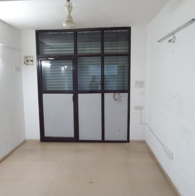 Room, vardaan-zen-business-center Commercial Office Space 225 Sq.Ft. In Bhagwan Nagar Pune 9067810