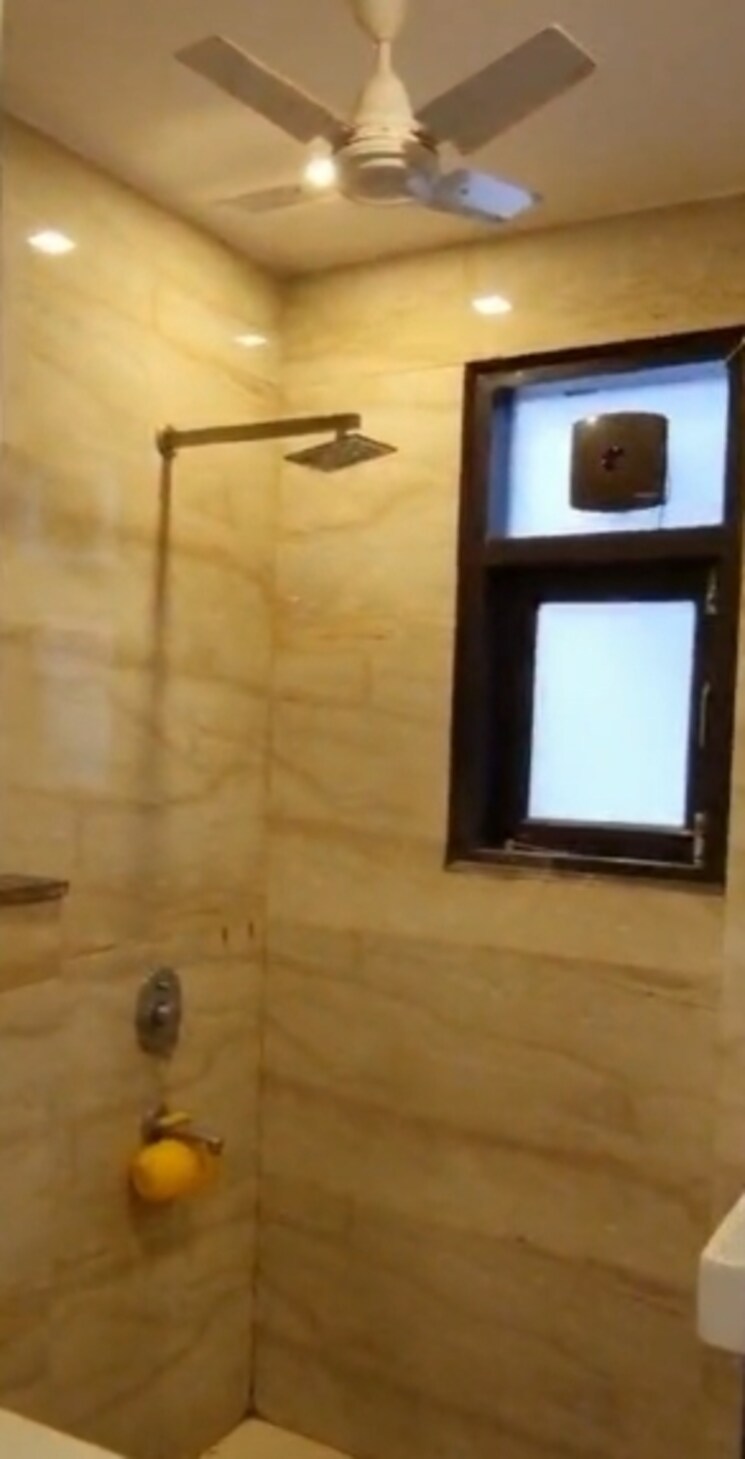 Bathroom, old rajinder nagar 2 Bedroom 1080 Sq.Ft. Builder Floor In Old Rajinder Nagar Delhi 9067838