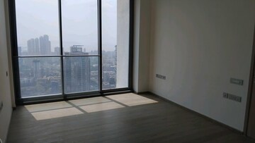 Room in 5 BHK Apartment at Rustomjee Crown, Prabhadevi – for Rent
