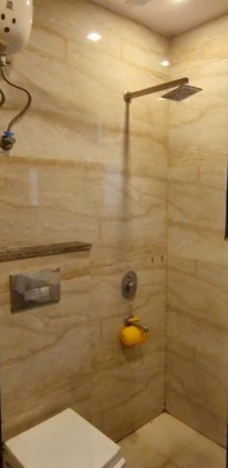 Bathroom, old rajinder nagar 2 Bedroom 1080 Sq.Ft. Builder Floor In Old Rajinder Nagar Delhi 9067838