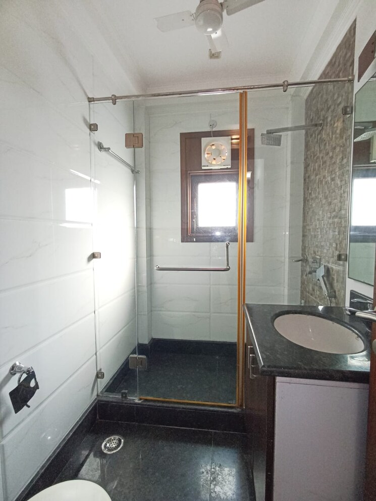Bathroom, greater kailash i 3 Bedroom 1880 Sq.Ft. Builder Floor In Greater Kailash I Delhi 9067862