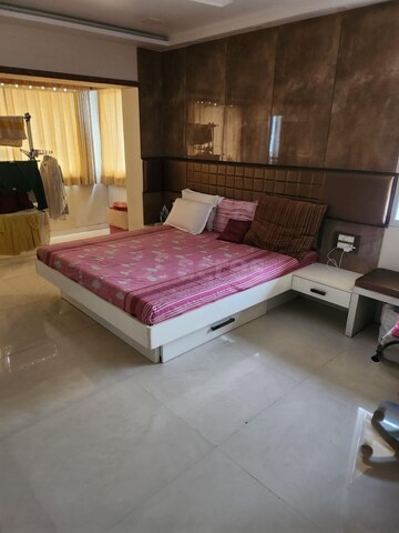 Bedroom in 5 BHK Apartment at Malabar Hill – for Rent