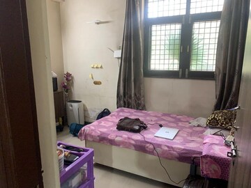 Bedroom in 1 BHK Builder Floor at Sector 40 – for Rent
