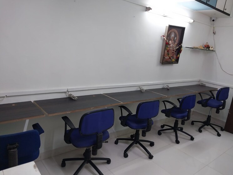 Team Area, rolex-apartment Commercial Office Space 1180 Sq.Ft. In Malad West Mumbai 9067818