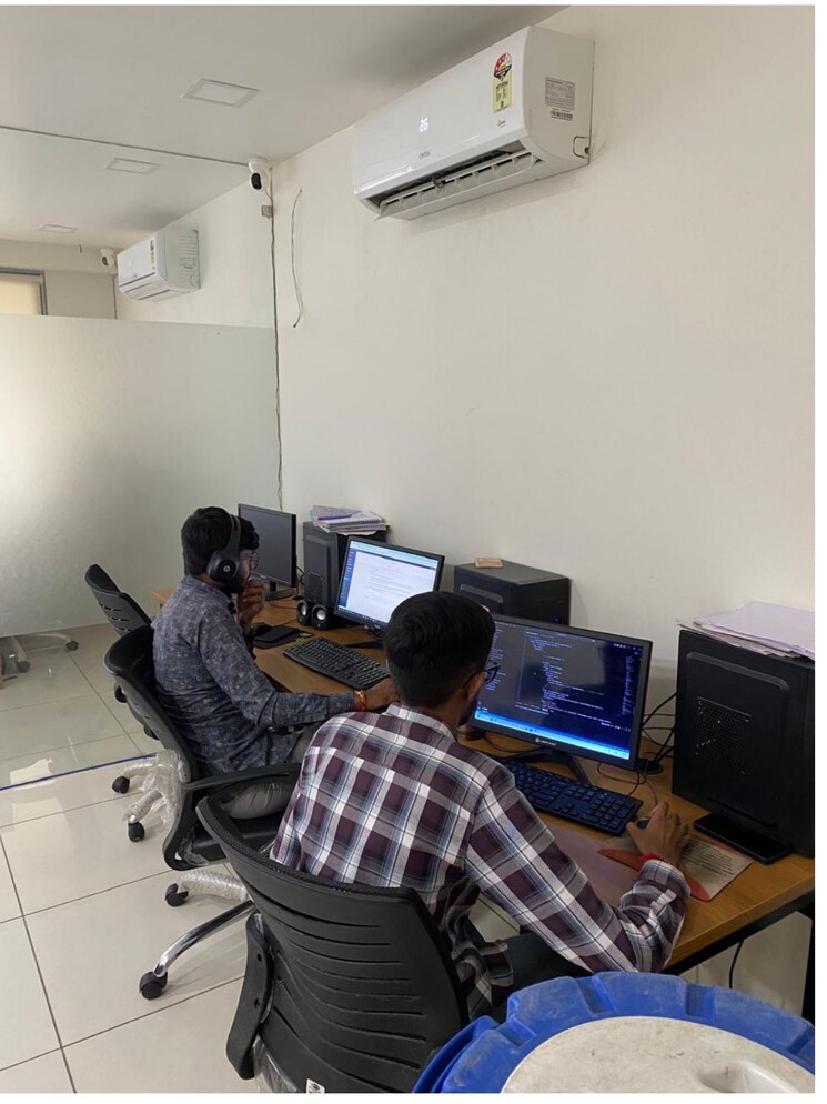 Team Area, sun-westbank Commercial Office Space 585 Sq.Ft. In Navrangpura Ahmedabad 9067924