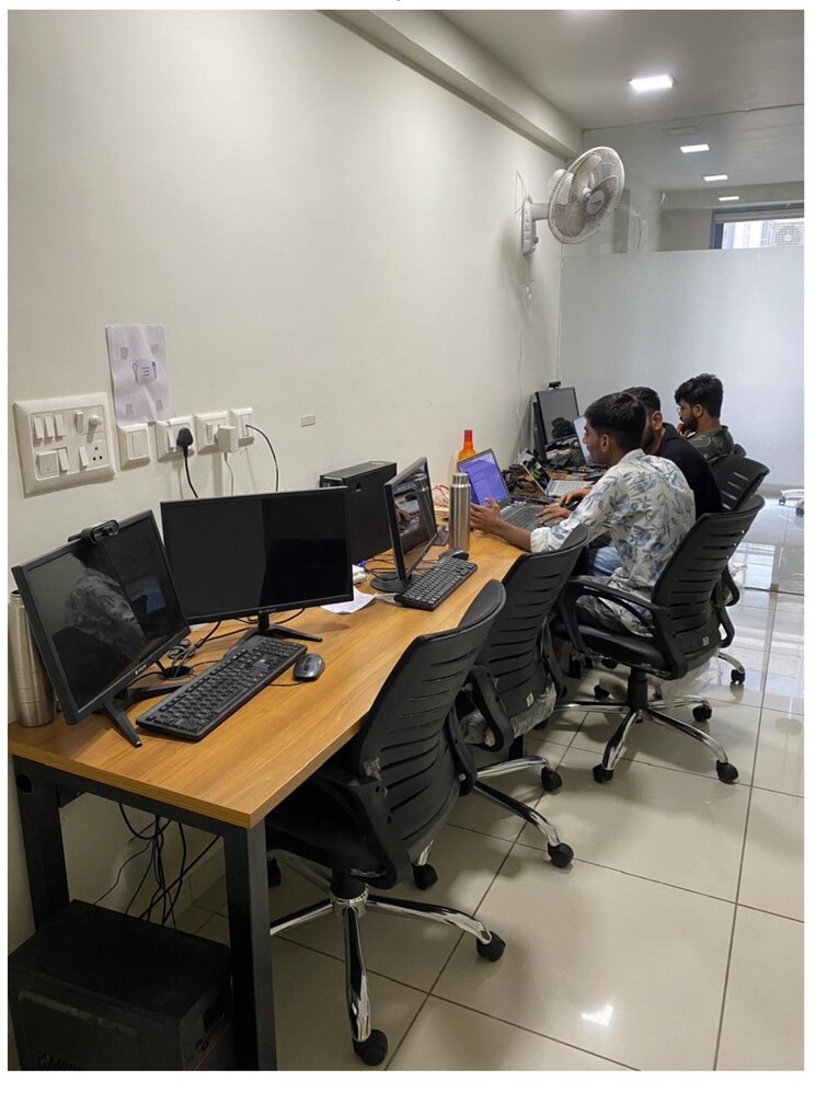 Team Area, sun-westbank Commercial Office Space 585 Sq.Ft. In Navrangpura Ahmedabad 9067924