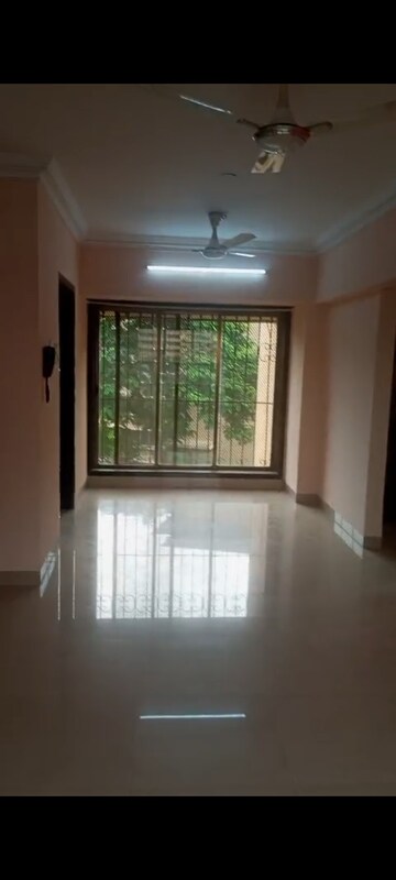 Room in 3 BHK Apartment at Regency Towers, Kavesar – for Rent