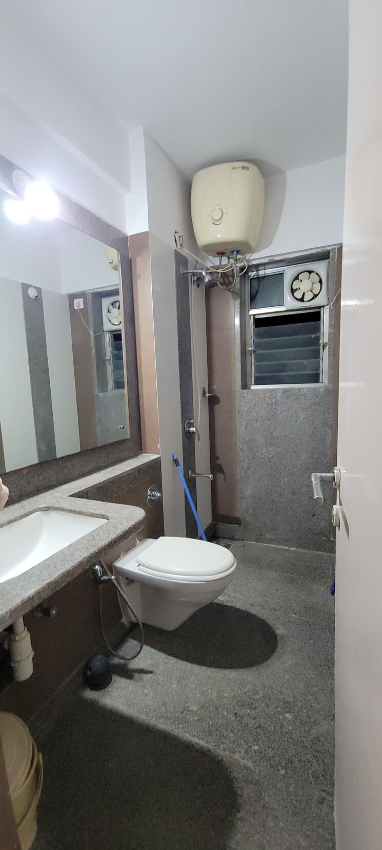 Bathroom, kalpataru-hills 2 Bedroom 750 Sq.Ft. Apartment In Manpada Thane 9068007