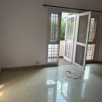 Room in 2 BHK Apartment at Rwa Jalvayu Vihar Noida, Sector 25 – for Rent