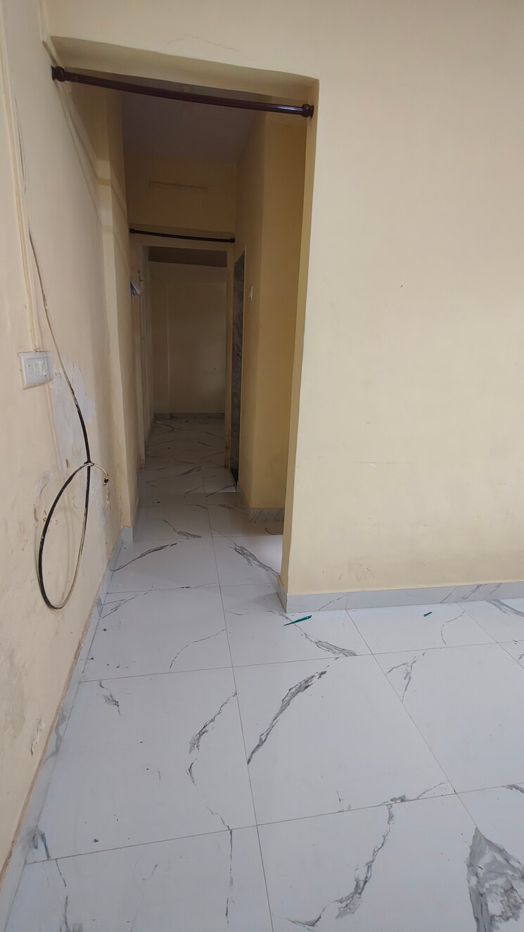 Room, daya-sagar-complex 1 RK 350 Sq.Ft. Apartment In Goregaon East Mumbai 9068034