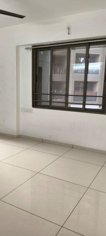 Room in 3 BHK Apartment at Memnagar – for Rent