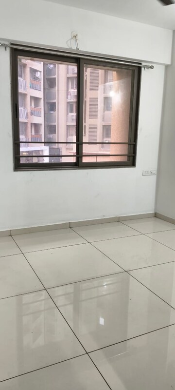 Room in 3 BHK Apartment at Memnagar – for Rent