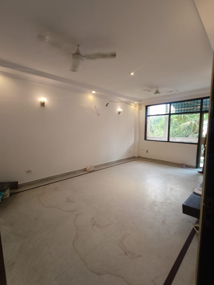 Room, greater kailash 3 Bedroom 1800 Sq.Ft. Builder Floor In Greater Kailash Delhi 9068110