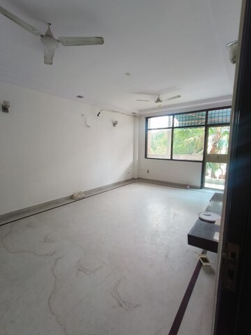 Room in 3 BHK Builder Floor at Greater Kailash – for Rent