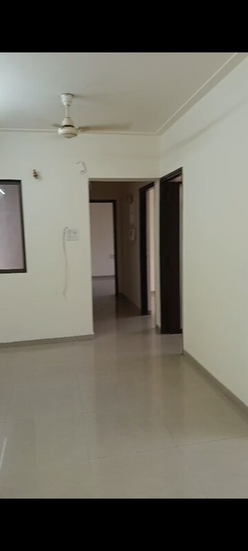 Room in 2.5 BHK Apartment at Sudarshan Sky Garden, Ghodbunder Road – for Rent