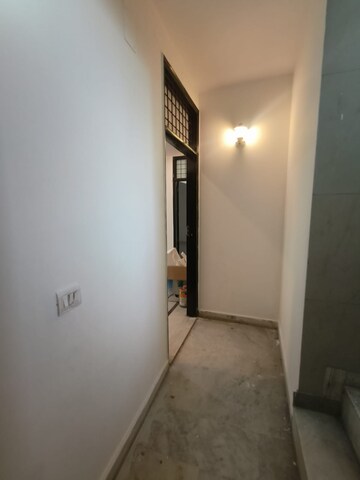 Room in 3 BHK Builder Floor at Greater Kailash – for Rent