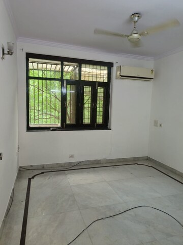 Room in 3 BHK Builder Floor at Greater Kailash – for Rent