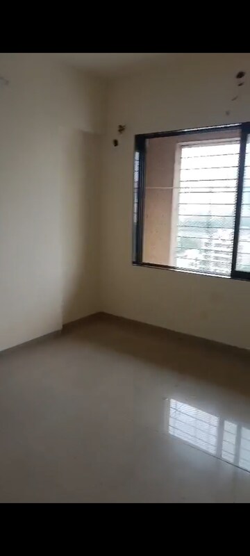 Room in 2.5 BHK Apartment at Sudarshan Sky Garden, Ghodbunder Road – for Rent