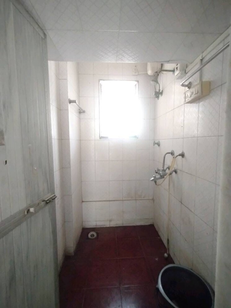 Bathroom, asha-nagar-chs 1 Bedroom 585 Sq.Ft. Apartment In Mulund West Mumbai 9068145