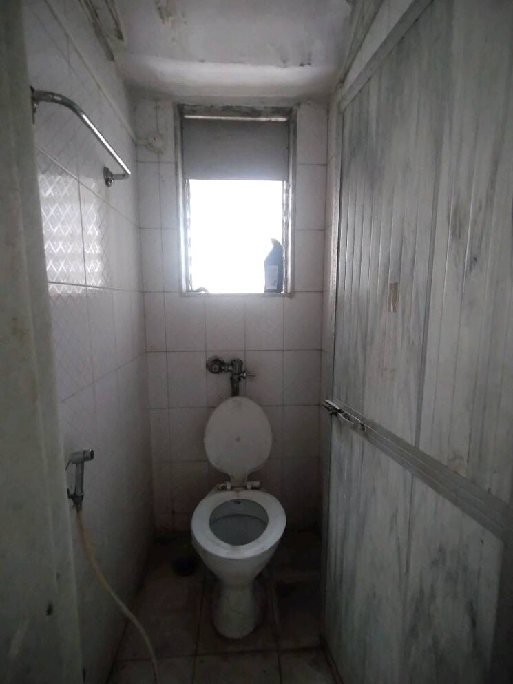 Bathroom, asha-nagar-chs 1 Bedroom 585 Sq.Ft. Apartment In Mulund West Mumbai 9068145