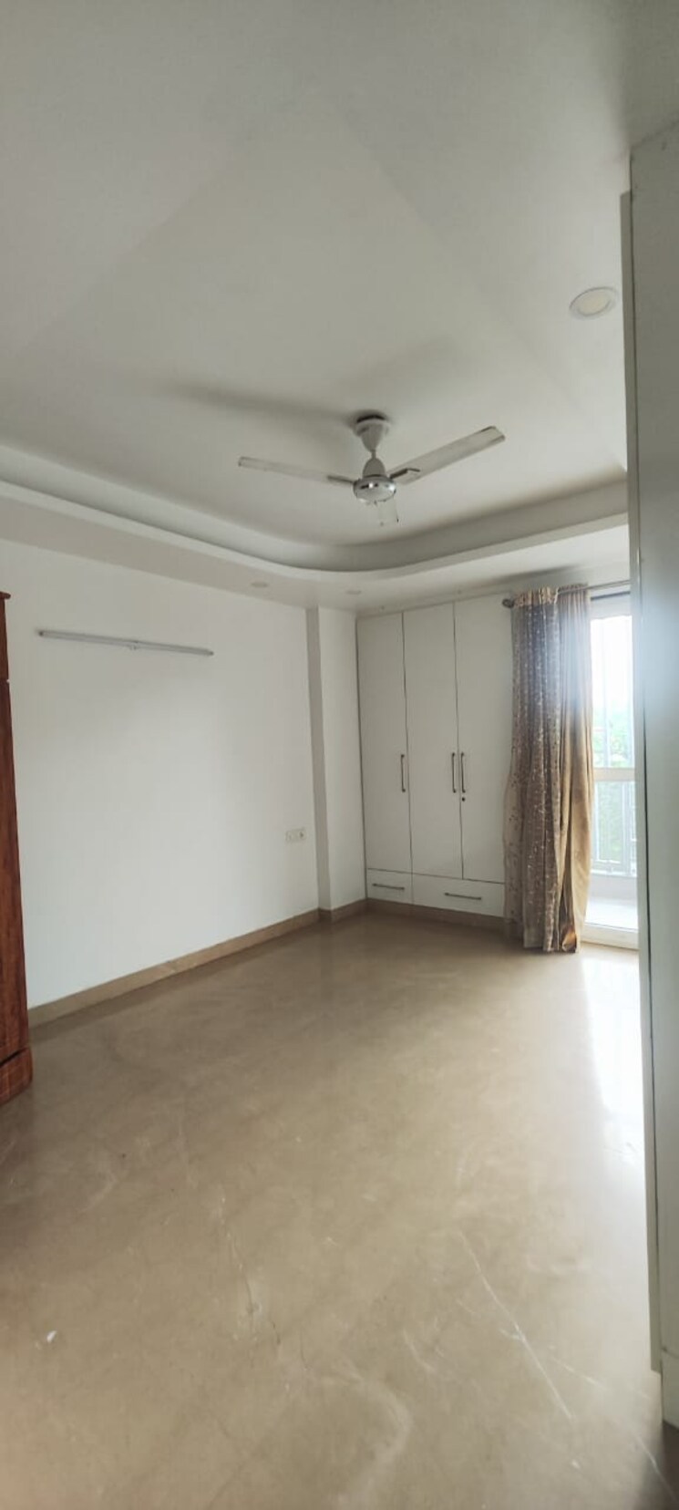 Room, shivalik colony 3 Bedroom 200 Sq.Yd. Builder Floor In Shivalik Colony Delhi 9068119