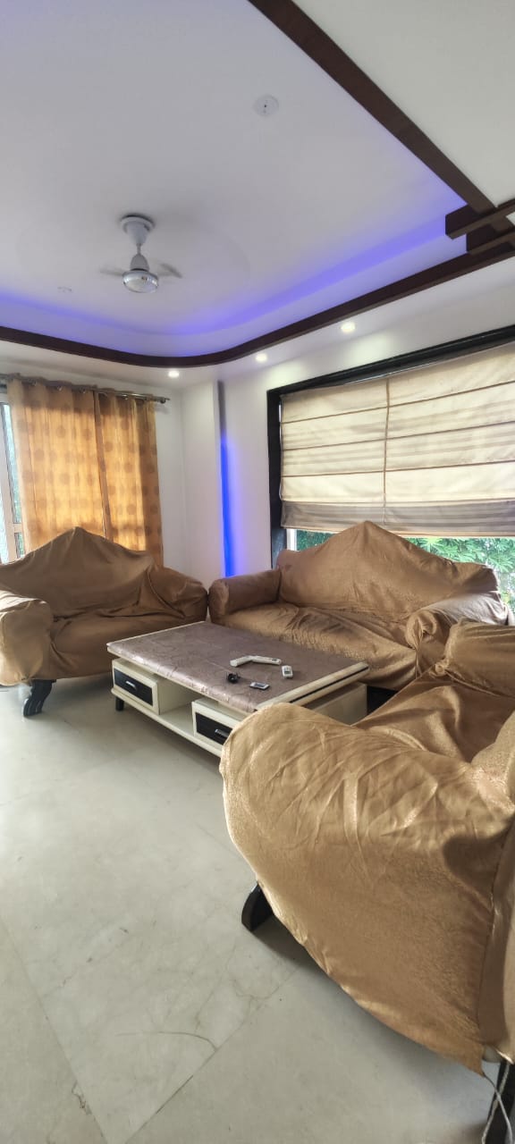 3 BHK + Pooja Room,Servant Room,Study Room Builder Floor For Rent in Shivalik Colony